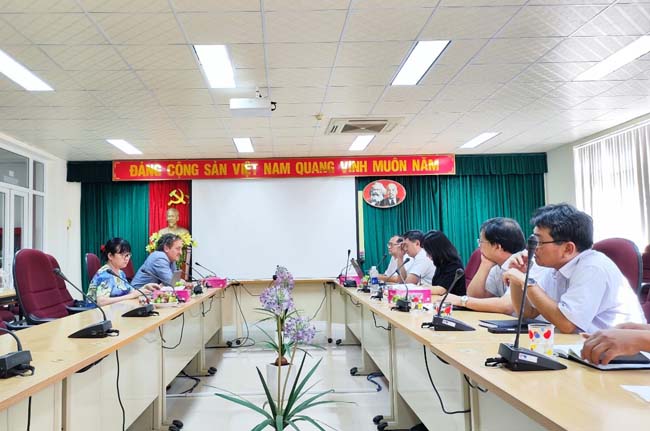 Figure 1. The WHO expert team visits and works with the IMPE-QN o&shy;n the afternoon of June 5, 2024